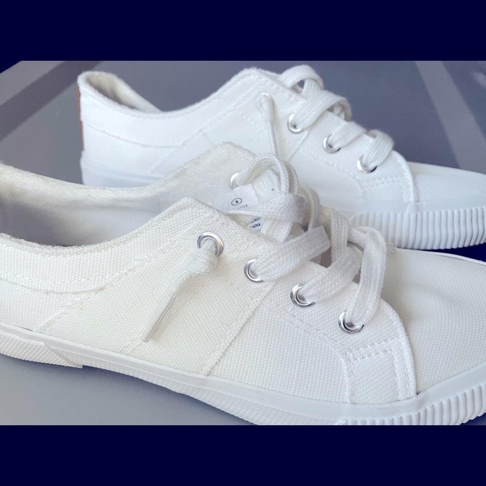 Tommy Bahamas sneakers